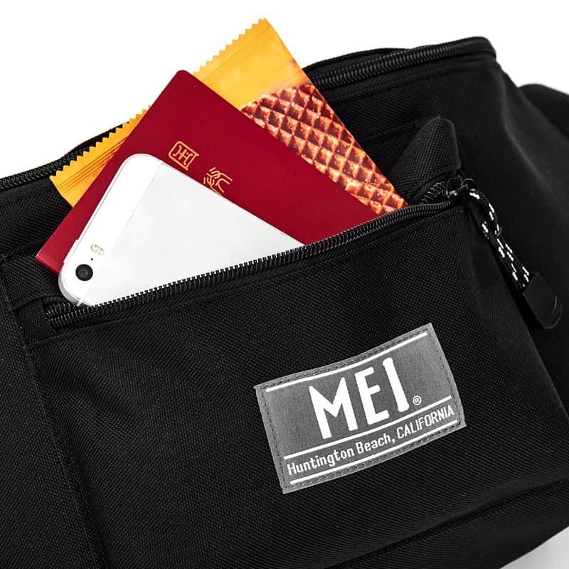MEI(メイ) さんのインスタグラム写真 - (MEI(メイ) Instagram)「＼ 全国FamilyMartで発売中 ／﻿ ﻿ カリフォルニア発の大人気バッグブランド「MEI」のウエストバッグが登場🇺🇸💫﻿ ﻿ 外側と内側で計6つのポケットを搭載した収納力、男女兼用でお使いいただける万能デザイン、ロゴ入りストラップ付きも嬉しい本格仕様のアイテムです🎉﻿ ﻿ 🙈----------POINT----------🙊﻿ ﻿ ✔️ よく取り出すものの収納に便利な外ポケット﻿ スマートフォンやパスポート、ICカードなどをサッと取り出せるスマートな外ポケットを搭載。中央部にはMEIの織りタグをON﻿ ﻿ ﻿ ✔️ 500mLペットボトルがすっぽり入る大容量﻿ フルオープンにすると、想像以上の大容量を発揮！9.7inchのタブレットや500mLペットボトルがすっぽり入ります﻿ ﻿ ﻿ ✔️ カードやチケットを仕分けできる5つのポケット﻿ 内側には、カードサイズのポケット4つと、ボーディングパスやコンサートチケットが入るタテ12×ヨコ18cmの大きいポケットを搭載﻿ ﻿ ﻿ ✔️ ウエストバッグ、ショルダーバッグの2WAY﻿ アジャスターでベルトストラップを調節すれば、コーデに合わせて持ち方をアレンジ可能。ウエスト、ショルダーバッグの2WAYで使えます﻿ ﻿ ﻿ ✔️ アウトドア仕様のファスナーストラップ﻿ 開閉しやすいアウトドア仕様のファスナーストラップ付き。黒地に白い模様が入っていて、さりげないワンポイントがお洒落な印象に﻿ ﻿ ﻿ ✔️ 取り外し可能な ロゴ入りストラップ付き﻿ ストラップにはMEIのルーツ「MEI HUNTINGTON BEACH CA」をプリント。取り外し可能だから付け替えてキーストラップとしても使用可能﻿ ﻿ ------------------------------------------------﻿ ﻿ 限定カタログでは、注目のモデル・田中芽衣さんとMEIの“ダブル「メイ」”コラボ✨﻿ MEIの最新カタログと田中芽衣さんの特別インタビューを収録しています🎊﻿ ﻿ 可愛くて使いやすいウエストバッグ+ストラップ+ミニブックの3点セットを、なんと、1,580円+TAXの驚愕プライスでお届け♪﻿ ﻿ カップル・友達・家族でシェアもオススメ！🤗⭐️﻿ この機会にぜひゲットしてください🙇‍♀️💜﻿ ﻿ MEI（メイ）🇺🇸﻿ 1970年代、米国カリフォルニア州で誕生したバッグブランド。アウトドア・サーフスタイルをベースにしたプロダクトが人気﻿ .................................................﻿﻿ 『MEI WAIST BAG BOOK special package』﻿﻿ 本体1,580円＋TAX﻿﻿ 2019年5月30日（木）より全国のFamilyMartにて販売開始﻿「🔎MEI WAIST BAG 宝島社」﻿﻿ ﻿ SIZE（約）：高さ19×幅38×マチ7cm﻿ ※バッグとストラップ以外は商品に含まれません﻿ .................................................﻿ #familymart #限定 #ファミリーマート #ファミマ  #mei #mei_bag #meibag #mookbook #ムック本 #田中芽衣 #ダブルメイ #メイ  #ウエストポーチ #コスパ最高 #最高クオリティ」6月1日 14時27分 - mei_bag