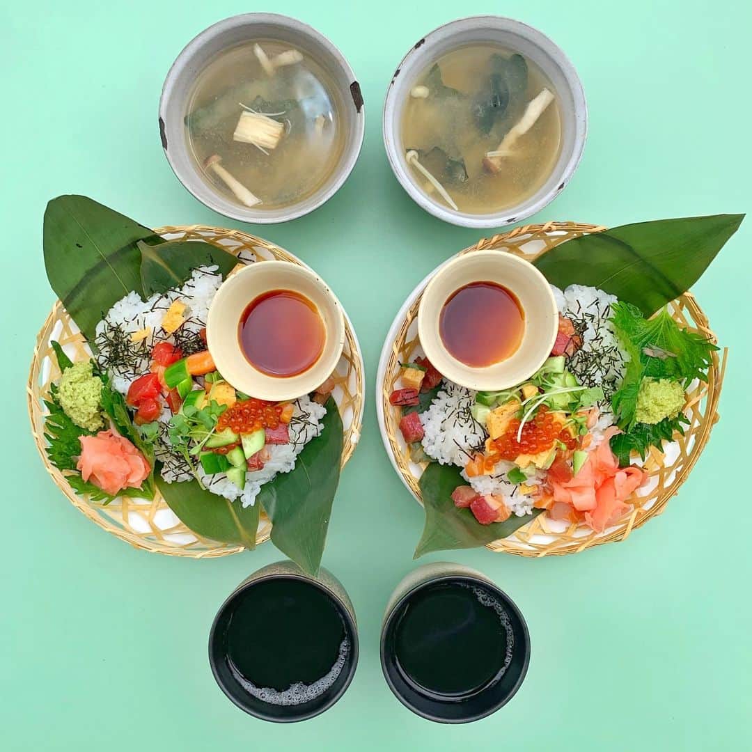 Symmetry Breakfastさんのインスタグラム写真 - (Symmetry BreakfastInstagram)「Saturday: Brunch at @ximeshanghai 嘻咩〆 two of their sashimi sushi rice bowls with egg and all the trimmings, miso soup and oolong tea. It’s one of my favourite small Japanese restaurants in Shanghai and it’s in the guide that I wrote that is out at the end of this month! Everyone in town knows how good their lunch sets are, and the homemade infused sochus too - - - - - - - - - - - - - - - - - - - - Sam Norris (ex Koya, London) and chef Jun Nishio are also super nice guys! Even better that this wasn’t an invite and I whole heartedly can say this is a great place to eat in Shanghai. We also managed to polish off a plate of omurice and a sando too (swipe for the pics!) 💁🏻‍♀️💁🏻‍♀️💁🏻‍♀️ #symmetrybreakfast #shanghaifood #japanesefood #brunch」6月1日 14時39分 - symmetrybreakfast
