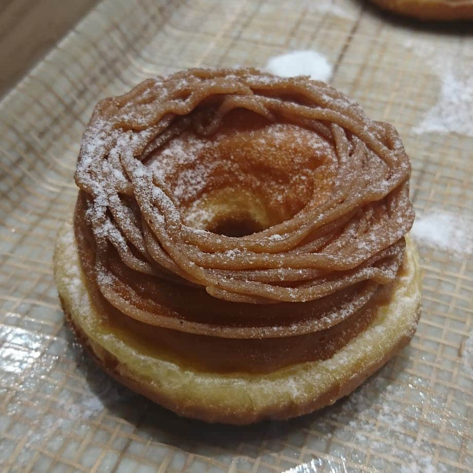 松本康太さんのインスタグラム写真 - (松本康太Instagram)「京都にある『koe donuts』また買いに来てしまった💦美味しいのです♪ドーナツの種類もたくさんあって迷うのです♪あるある探検隊＼(^o^)／！ #ドーナツ #donuts #koedonuts #コエドーナツ #京都 #美味しい #レギュラー松本 #あるある探検隊 #祇園花月 明日(日)はくるよ師匠SP大喜利出番♪#スイーツ #テイクアウト #takeout」6月1日 14時34分 - aruarutankentai.matsumoto