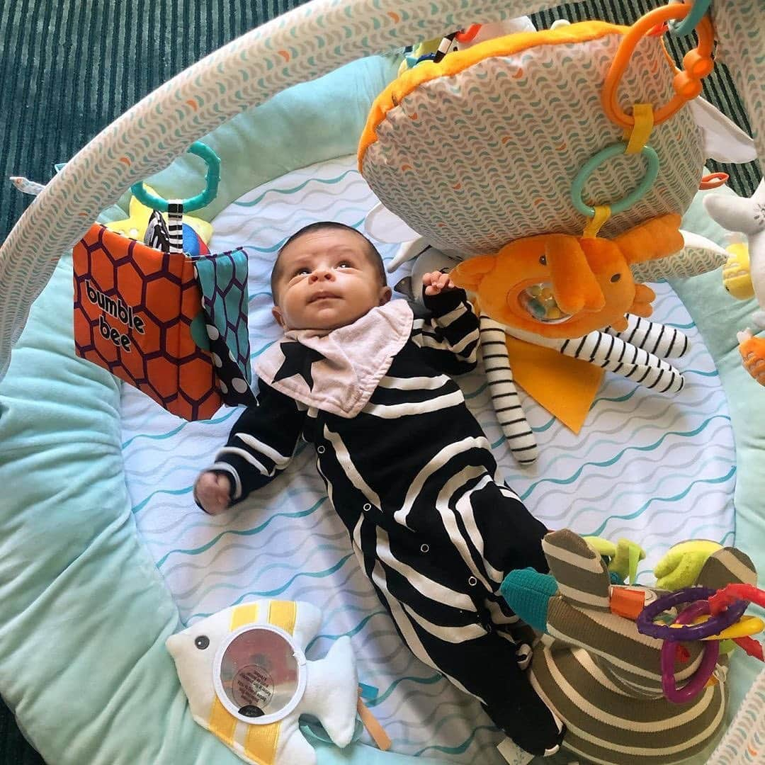 People Magazineさんのインスタグラム写真 - (People MagazineInstagram)「Awww. Tamron Hall’s son Moses is too cute! 🥰 | #regram @tamronhall」6月1日 5時46分 - people