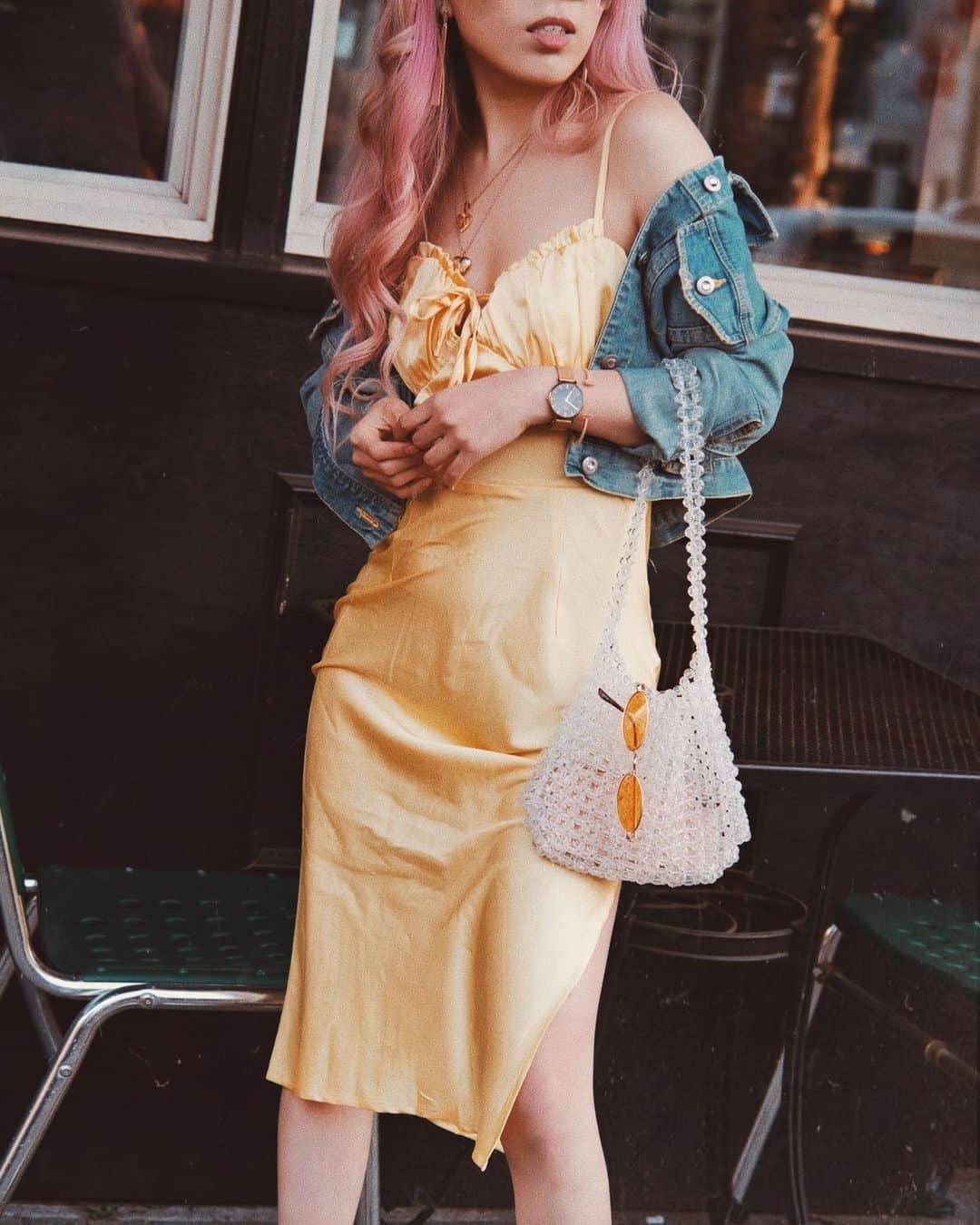 AikA♡ • 愛香 | JP Blogger • ブロガーのインスタグラム：「𝙎 𝙋 𝙄 𝘾 𝙀  𝙂 𝙄 𝙍 𝙇 𝙎’  𝙑 𝙄 𝘽 𝙀 💛🦋✨ What’s your fave Spice Girls’ song? Mine is 2 Become 1 🎶 cuz that’s my go-to karaoke 🎤 song 💕✨ Wannabe is too fast ( the first part ) that I can’t roll my tongue 👅🤣 ..... ▸ 📷: @devinwillow  #getnastygal #spicegirls #90sbabe #mystyletoday #todaysdetails #petitefashion」