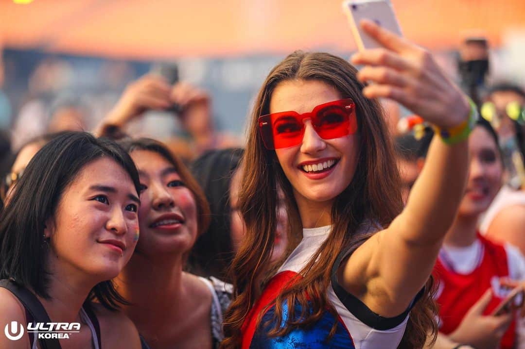 のインスタグラム：「Looking forward to more selfies and new friends 🇰🇷 • • • • #ultraangels #Ultra2019 #worldwide #seoul #korea #koreanstyle #dance #gogoworld #blondes #brunettes」