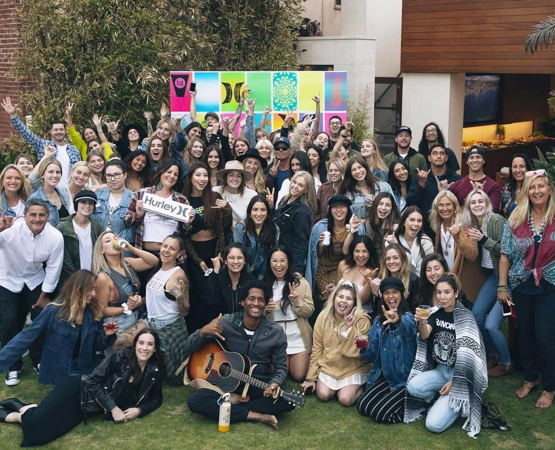 hurleyさんのインスタグラム写真 - (hurleyInstagram)「Celebrating the magic of #HurleyWomen in our own backyard. 🌞⚡️🌊 ⠀⠀⠀ This is normally the part where we’d tell you to hit our IG stories to relive the party, but we were having so much fun we forgot to hit record. ⠀⠀⠀ Swipe through to enjoy, then visit those tagged and hurley.com to see what’s new in swim, dresses, and more.」6月1日 5時57分 - hurley