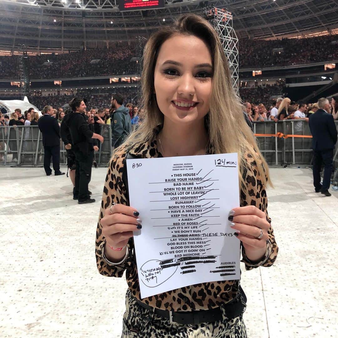 Bon Joviさんのインスタグラム写真 - (Bon JoviInstagram)「MOSCOW! Our first night back on the road was incredible, thank you 👏  #THINFStour #bonjovimemories #moscowbonjovi」6月1日 5時58分 - bonjovi