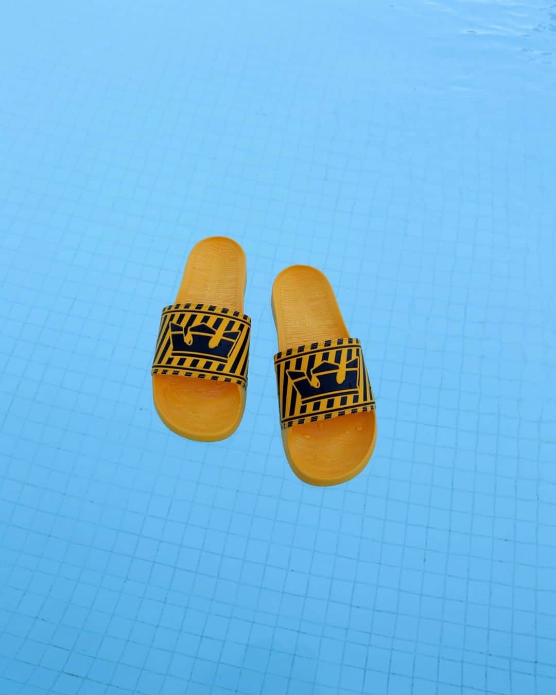 スープラさんのインスタグラム写真 - (スープラInstagram)「Lock down your summer look -- The #CautionStripe pack featuring the #Lockup Live on suprafootwear.com」6月1日 6時00分 - suprafootwear