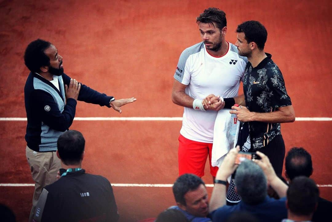 スタニスラス・ワウリンカさんのインスタグラム写真 - (スタニスラス・ワウリンカInstagram)「Crazy atmosphere on court today!! It was electric ⚡️...let’s go again tomorrow....!!! 😄💥🎾🤗🙏🏻💞 #fans #support #love #night #friends」6月1日 6時01分 - stanwawrinka85