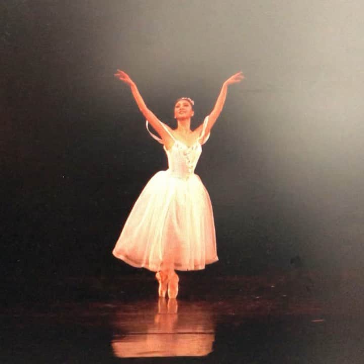 のインスタグラム：「On stage for Pas de Quatre tonight 🦋 今夜はパドカトルを踊ります。#ballet #ballerina #ballerinalife #happy #happiness #dance #art #幸せ #バレエ #バレリーナ #マリータリオーニ #marietaglioni」