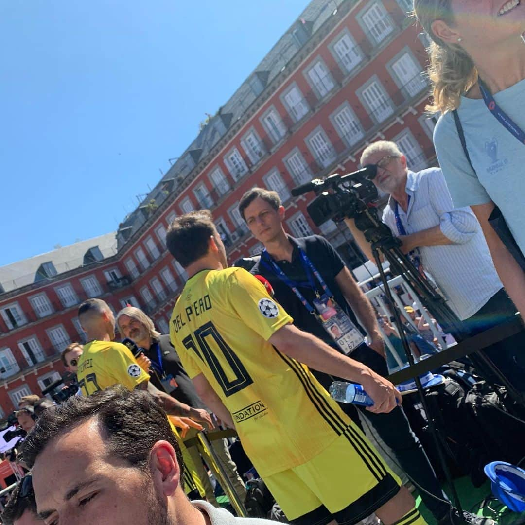 アレッサンドロ・デル・ピエロさんのインスタグラム写真 - (アレッサンドロ・デル・ピエロInstagram)「Amazing day in a pre match final day 😛#uclfinal #madrid #notoracism #adp10」6月1日 6時03分 - alessandrodelpiero