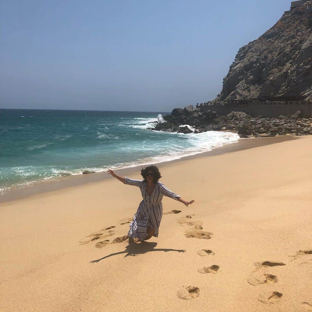 レスリー＝アン・ハフさんのインスタグラム写真 - (レスリー＝アン・ハフInstagram)「Swipe through>> Tried to do a cool spin and ate it big time. Of course.  #cabo」6月1日 6時11分 - leslieannehuff