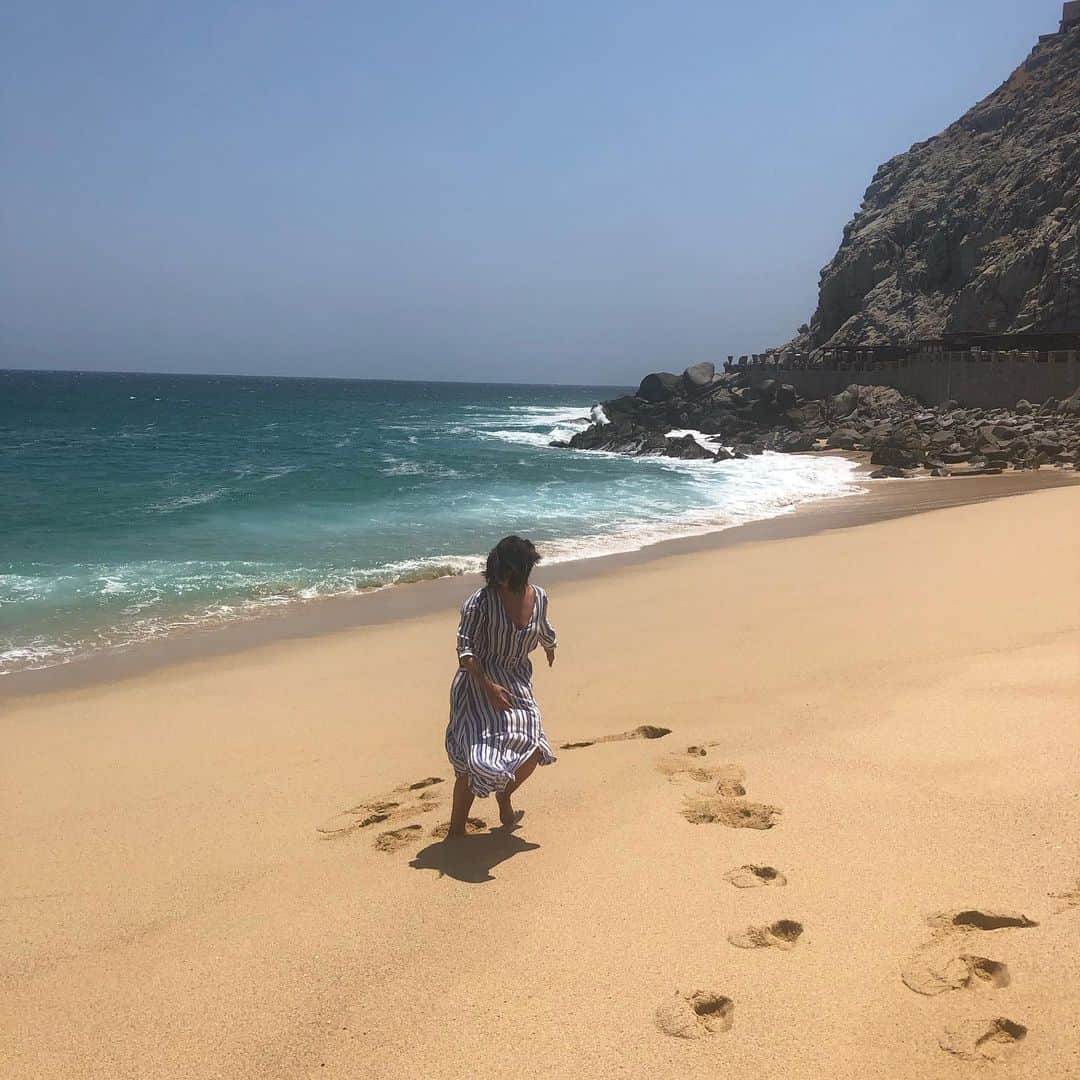 レスリー＝アン・ハフさんのインスタグラム写真 - (レスリー＝アン・ハフInstagram)「Swipe through>> Tried to do a cool spin and ate it big time. Of course.  #cabo」6月1日 6時11分 - leslieannehuff