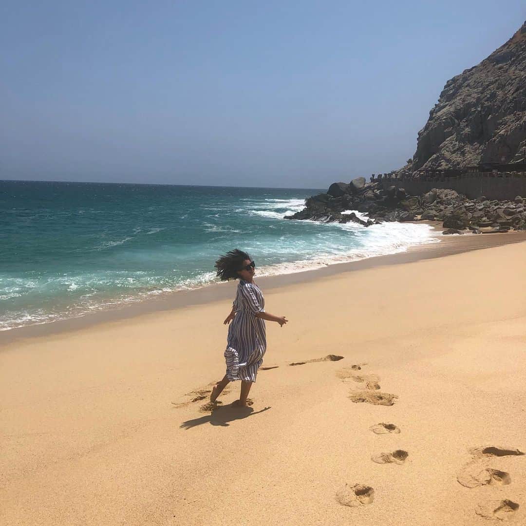 レスリー＝アン・ハフさんのインスタグラム写真 - (レスリー＝アン・ハフInstagram)「Swipe through>> Tried to do a cool spin and ate it big time. Of course.  #cabo」6月1日 6時11分 - leslieannehuff