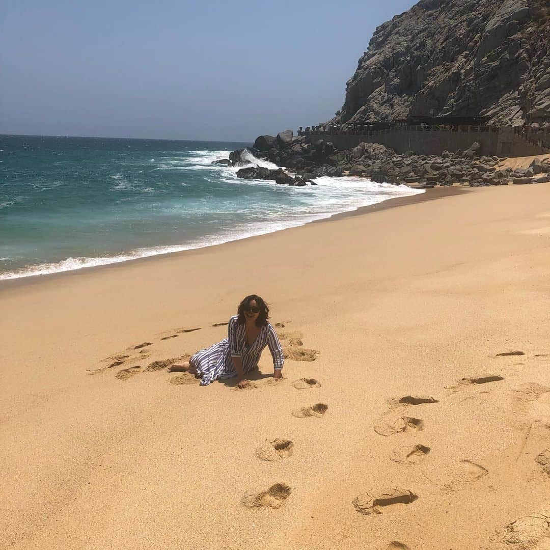 レスリー＝アン・ハフさんのインスタグラム写真 - (レスリー＝アン・ハフInstagram)「Swipe through>> Tried to do a cool spin and ate it big time. Of course.  #cabo」6月1日 6時11分 - leslieannehuff