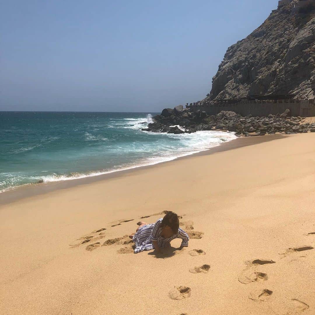レスリー＝アン・ハフさんのインスタグラム写真 - (レスリー＝アン・ハフInstagram)「Swipe through>> Tried to do a cool spin and ate it big time. Of course.  #cabo」6月1日 6時11分 - leslieannehuff