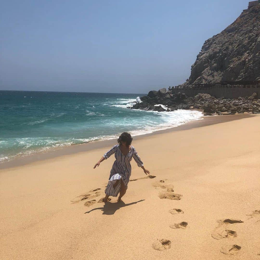 レスリー＝アン・ハフさんのインスタグラム写真 - (レスリー＝アン・ハフInstagram)「Swipe through>> Tried to do a cool spin and ate it big time. Of course.  #cabo」6月1日 6時11分 - leslieannehuff