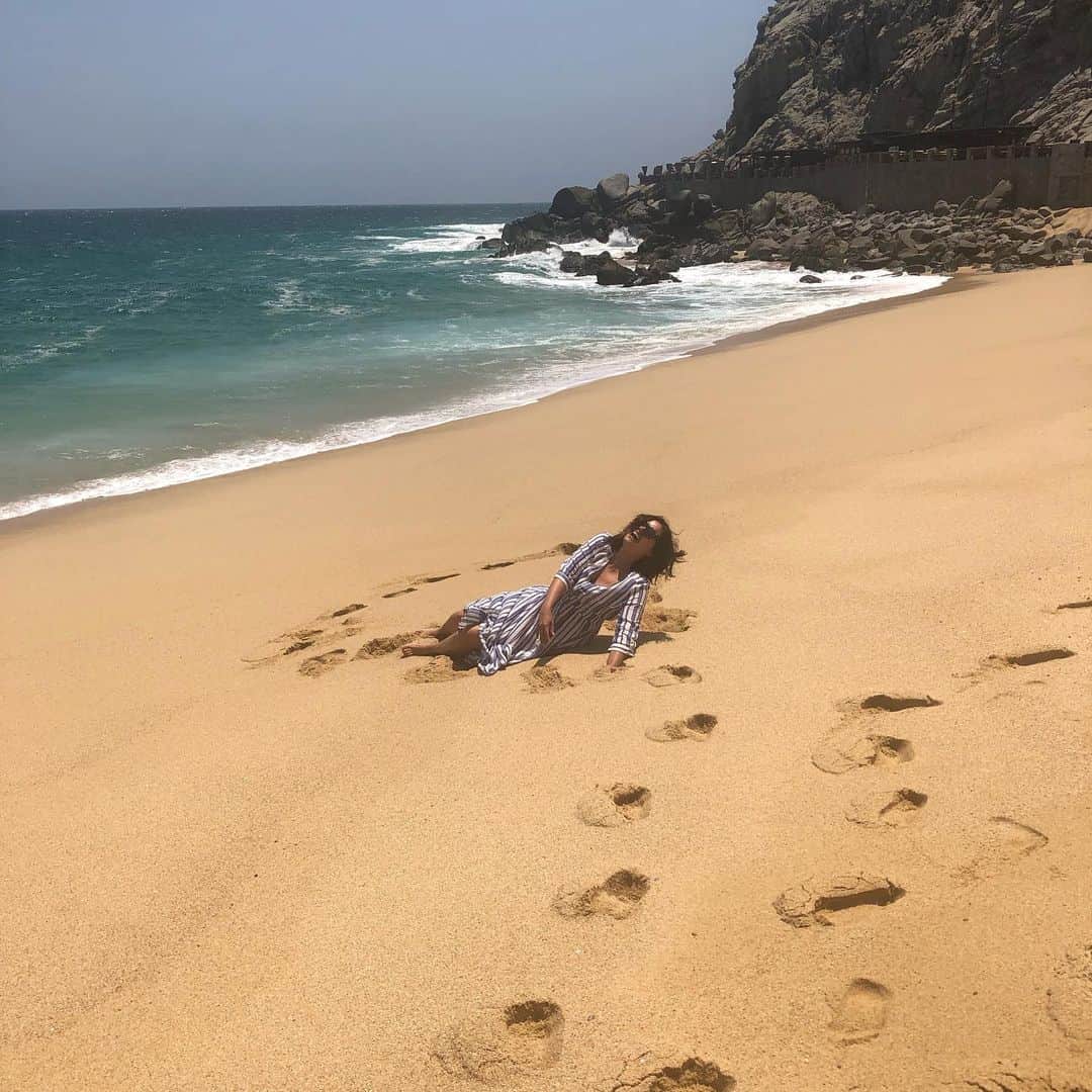 レスリー＝アン・ハフさんのインスタグラム写真 - (レスリー＝アン・ハフInstagram)「Swipe through>> Tried to do a cool spin and ate it big time. Of course.  #cabo」6月1日 6時11分 - leslieannehuff