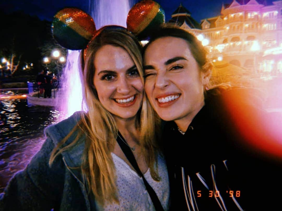 Rose Dixさんのインスタグラム写真 - (Rose DixInstagram)「I let her have everything she wanted on her birthday @disneylandparis ♥️ #DisneylandPark #DisneylandParis #Ad #Gifted」6月1日 6時31分 - roseellendix