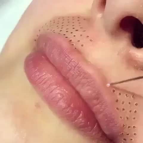 BeStylishのインスタグラム：「We are back to posting regular content! 👋🏻☺️ Here’s something satisfying yet rather scary at the same time... 👀😅 _ _ #art #makeup #style #ideas #bestylish」