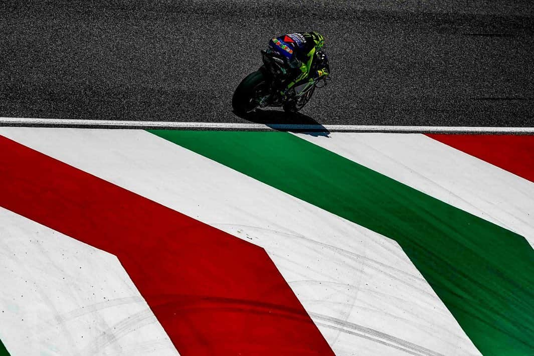 バレンティーノ・ロッシさんのインスタグラム写真 - (バレンティーノ・ロッシInstagram)「Mugello Circuit,Italy  Friday,free practice 📸 @falex79 @calloalbanese」6月1日 6時51分 - valeyellow46