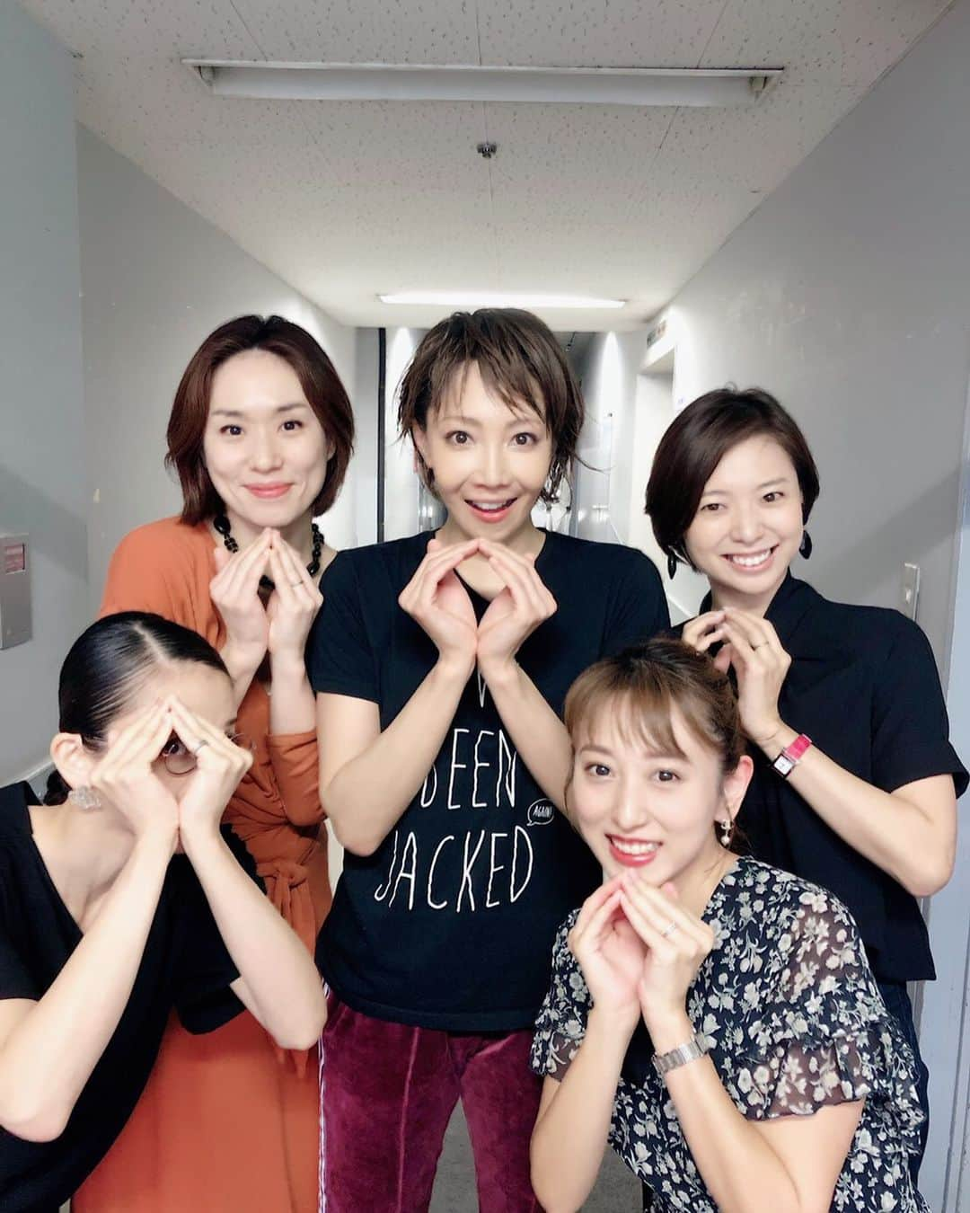 中西麻里衣さんのインスタグラム写真 - (中西麻里衣Instagram)「先日。ちえさんの『REON YUZUKI one-man show Musical LEMONADE』を観劇させて頂きました❗️ お１人❗️❗️❗️ もろさ・儚さ・葛藤・情熱・クールもう書いてきたらキリがないくらい色んな言葉が頭を駆け巡りました😳 風の又三郎に続き、パワフルで素敵でかっこいいちえさんの舞台を観れたことに感謝です。 #柚希礼音 さん#遠野あすか さん#陽月華 さん#天緒圭花 さん#元星組#ありがとうございました#😭ワンマンショー#ミュージカル#レモネード」6月1日 6時59分 - 87marii