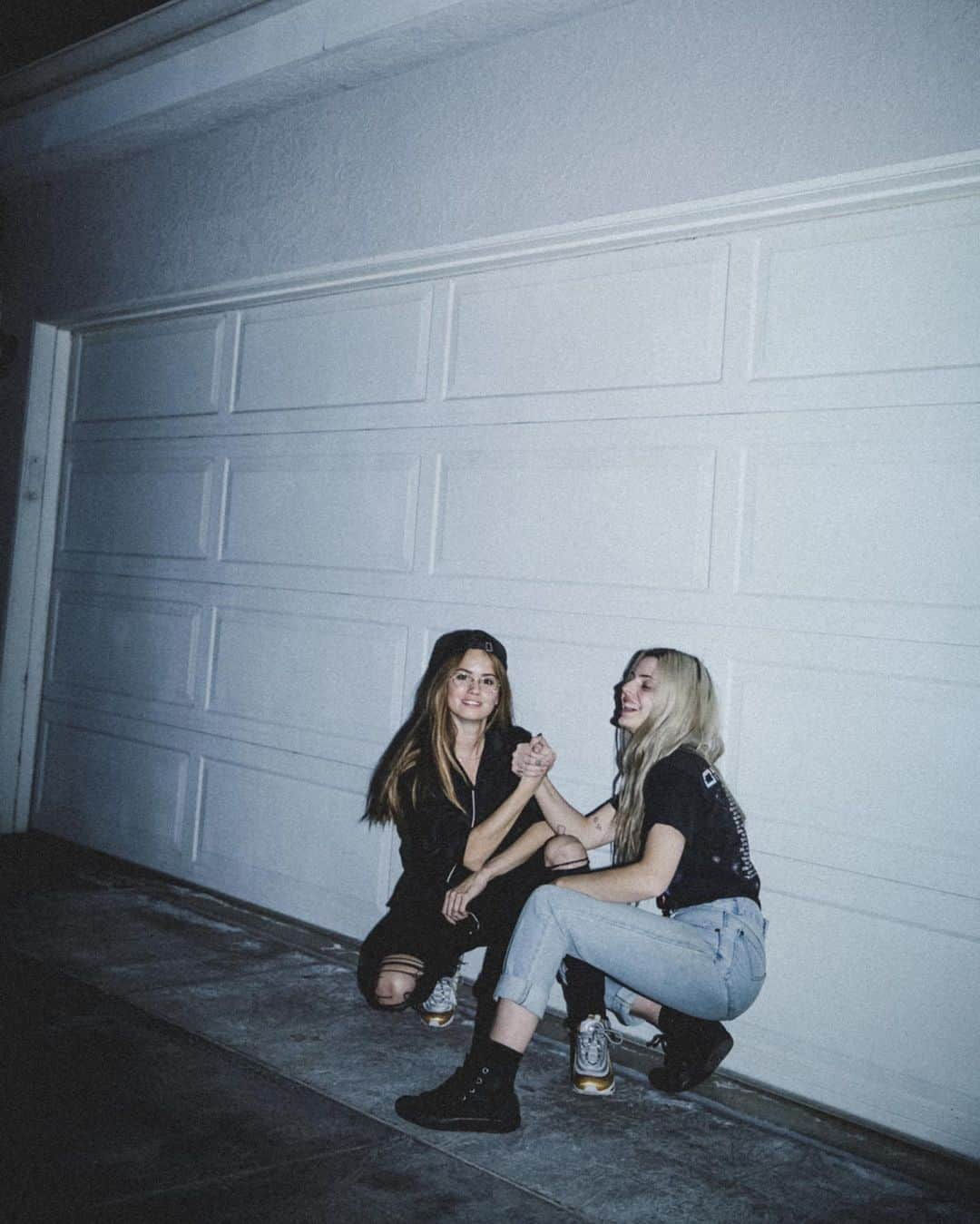 デビー・ライアンさんのインスタグラム写真 - (デビー・ライアンInstagram)「hbd dream(s)girl — so glad to know you in this consciousness ✨」6月1日 7時22分 - debbyryan