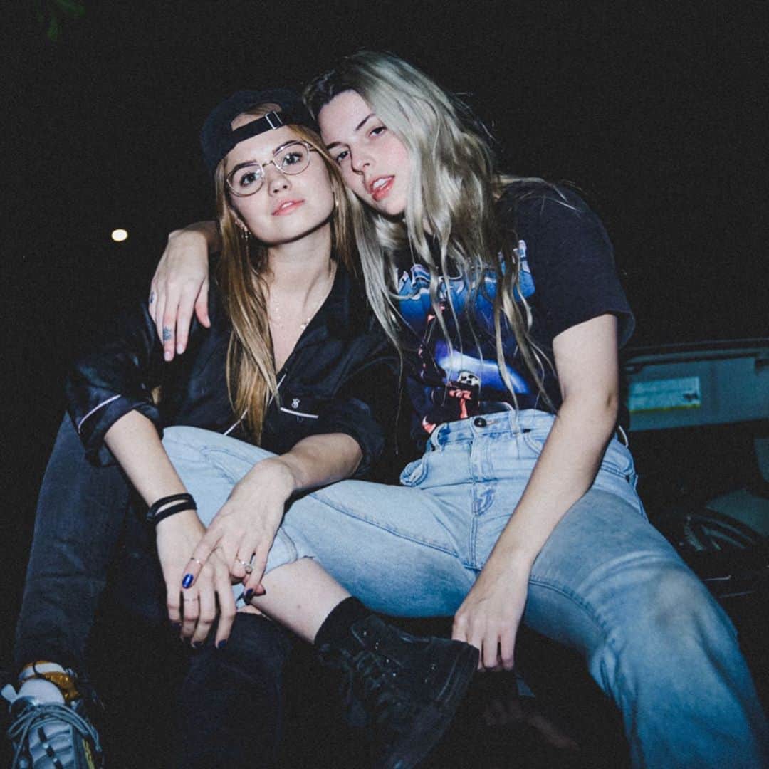 デビー・ライアンのインスタグラム：「hbd dream(s)girl — so glad to know you in this consciousness ✨」