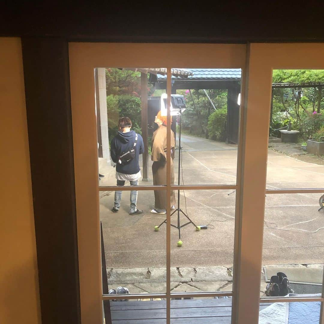 遠藤一馬さんのインスタグラム写真 - (遠藤一馬Instagram)「New single 戦国演歌のMVが公開になりました！ もう楽しんでもらえてるよね？😁 S.N.Dこと淳士の初監督作品(戦国時代では)🎬 演技シーンと演奏シーンと別日撮りだったり、女優さん？(並木彩華ちゃん(12)アミューズ所属)使ったり、なんかお金掛かってる風😁 なんせあのGACKTも絶賛してくれて、世界的にも需要がありそうな作品なもんで、下僕達の布教活動(口コミ)も大事になってきますからね☝🏻😉 今後とも戦国時代をよろしく🏯  戦国時代official  YouTubeへGo💨  https://www.youtube.com/watch?v=2cNmFTgghmk&feature=share」6月1日 7時19分 - kazumaendo