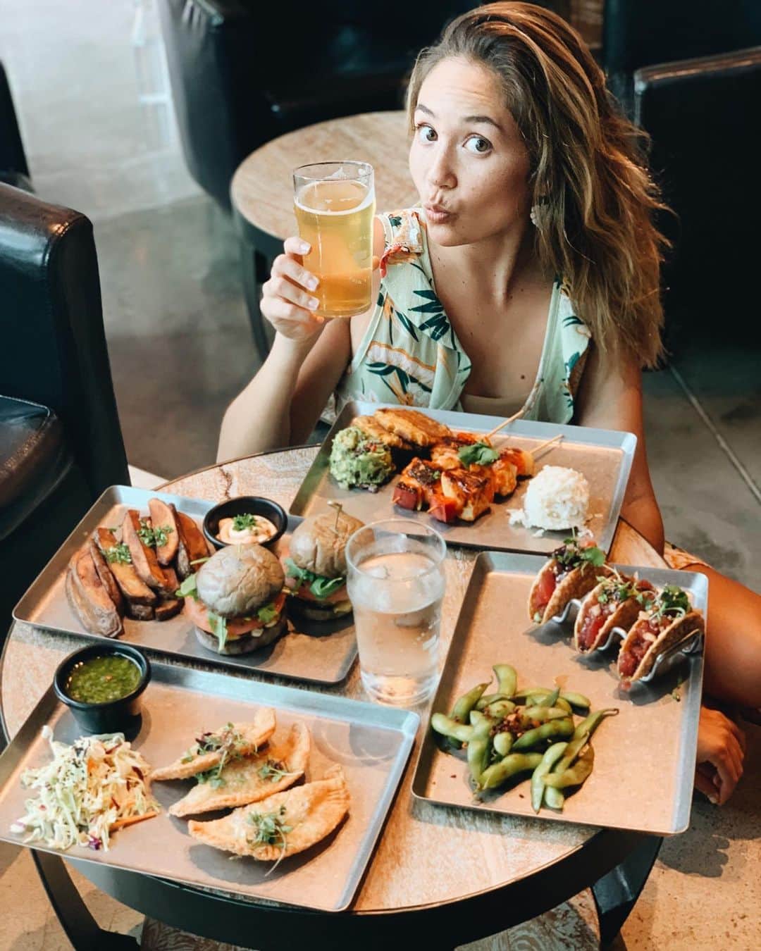 アリッサ ウーテンのインスタグラム：「Lunch at @otwhawaii」