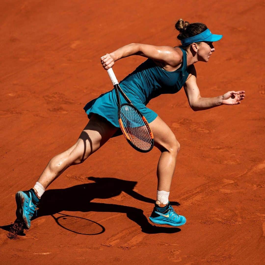 The New Yorkerさんのインスタグラム写真 - (The New YorkerInstagram)「Simona Halep, long known for her outbursts on the tennis court, says that her life changed after she won the 2018 French Open. Now, she looks to defend her title. Tap the link in our bio to read about how the former No. 1 makes the psychological complexity of sports visible as few athletes do. Photograph by Xin Li / Getty.」6月1日 7時36分 - newyorkermag