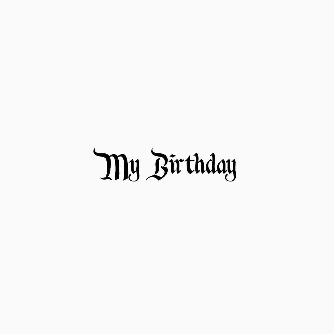 前田亜美のインスタグラム：「. . My Birthday✌︎(　˙-˙　)✌︎. . . 皆さん、お祝いメッセージありがとうございます！24歳になりました¨̮. . . #MyBirthday #誕生日おめでとう #前田亜美 #これからもよろしくお願いします #1000投稿目」