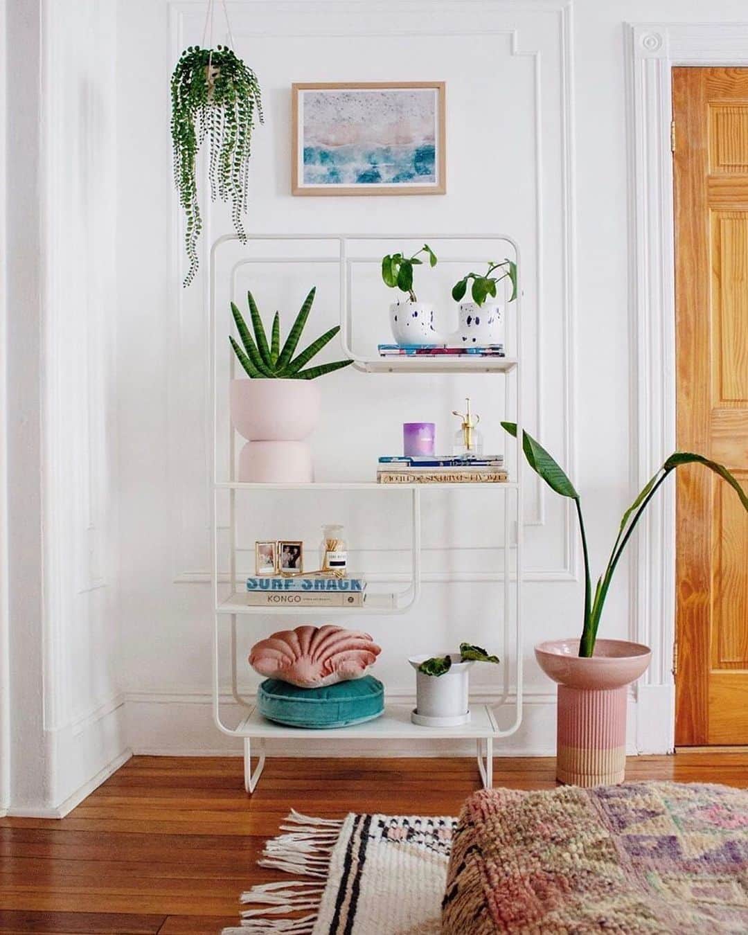 Urban Outfittersさんのインスタグラム写真 - (Urban OutfittersInstagram)「More shelves are just more excuses to buy plants. Love it. #UOHome @UrbanOutfittersHome @reserve_home」6月1日 8時12分 - urbanoutfitters