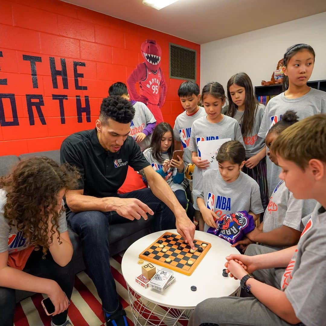 トロント・ラプターズさんのインスタグラム写真 - (トロント・ラプターズInstagram)「Spent the day with some new friends over at the newly created @nbacares Learn & Play Centre at the Jimmie Simpson Recreation Centre in Toronto. #ThisIsWhyWePlay」6月1日 8時14分 - raptors