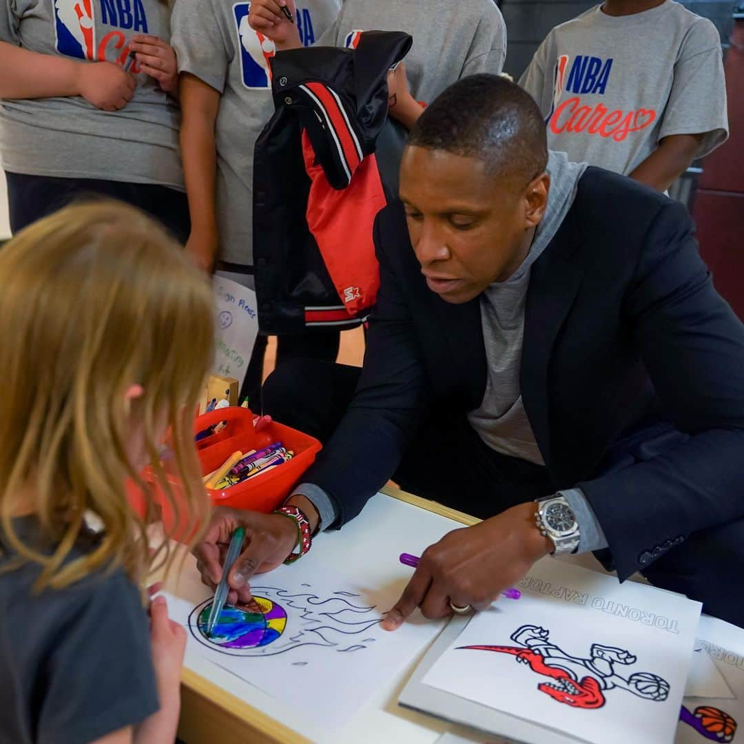 トロント・ラプターズさんのインスタグラム写真 - (トロント・ラプターズInstagram)「Spent the day with some new friends over at the newly created @nbacares Learn & Play Centre at the Jimmie Simpson Recreation Centre in Toronto. #ThisIsWhyWePlay」6月1日 8時14分 - raptors