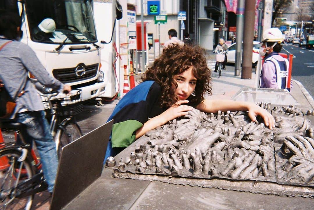 トヲルさんのインスタグラム写真 - (トヲルInstagram)「. . . 森道行きたさを今日も感じながら1日頑張ります🏝 . . hair&photo..トヲル（@toworu55） hair..ケンジ model..Veronica (@veeeeeeyo ) . . #gr_meet_japan」6月1日 8時19分 - toworu55