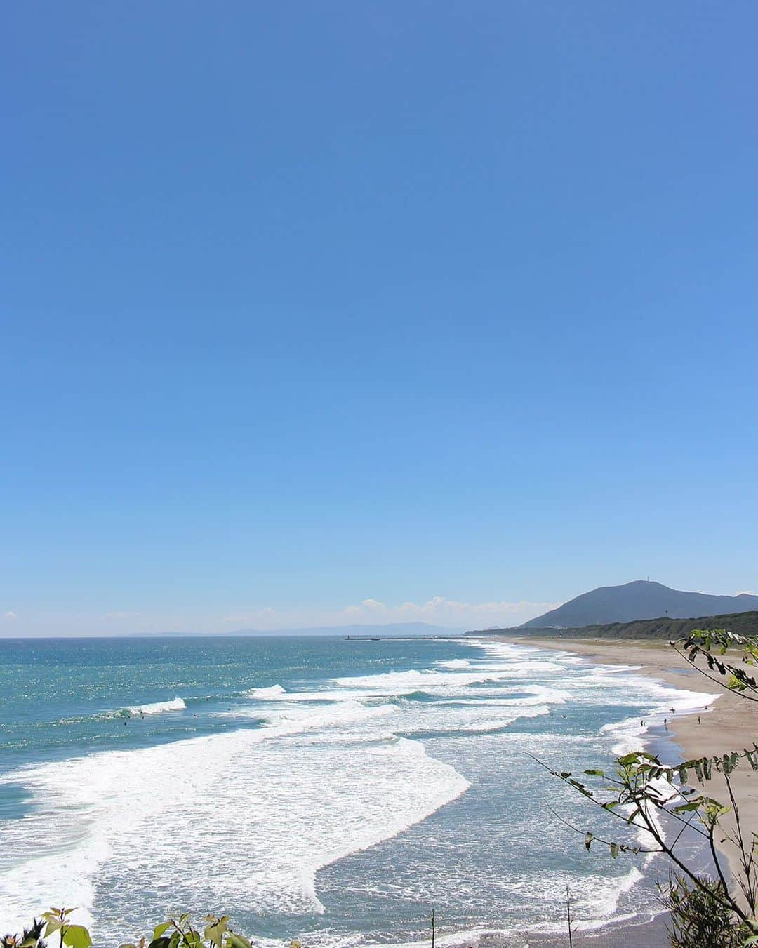 愛知県田原市さんのインスタグラム写真 - (愛知県田原市Instagram)「I can not wait until the summer sea. * 夏のロンビまで待ちきれない *  #ロンビ週間 最終日 昨日は5月最後#2アップサービスデー #ロンビはどの景色もサイコー #楽しんでいただけましたか？ #今日から6月 #夏早く来てー  #たはら暮らし  #渥美半島#田原市#田原#伊良湖岬#伊良湖#赤羽根#サーファー#ロングビーチ#カコソラ #tahara#irago#akabane #サーフィン#surfing#田舎暮らし#日々の暮らし#休日の過ごし方#スローライフ#instagramjaran#igersjp」6月1日 8時25分 - tahara_kurashi