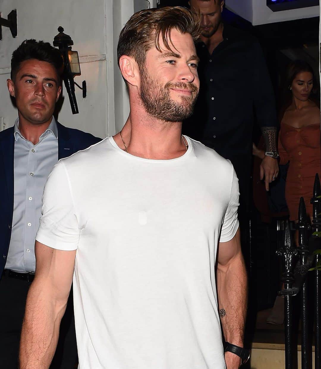 Just Jaredさんのインスタグラム写真 - (Just JaredInstagram)「@chrishemsworth looks effortlessly dreamy while leaving San Lorenzo Italian restaurant in London! More pics at JustJared.com #ChrisHemsworth Photos: Splash」6月1日 8時32分 - justjared