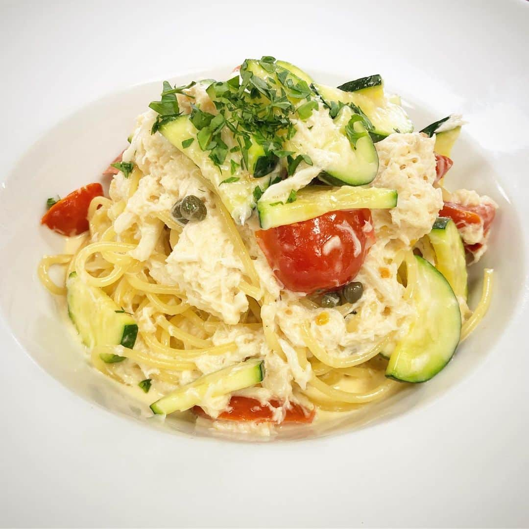 Arancino Di Mareのインスタグラム：「🤩 Our Spaghetti Granchio e Zucchini is back - blue crab meat, zucchini & local #hofarms cherry tomatoes in cream sauce!  #arancinodimare #arancinobeachwalk #arancino #italian #restaurant #crab #waikiki #hawaii #foodie #tomato #creamy #zucchini #pasta #italiano #honolulu #おいしい #アランチーノ#アランチーノディマーレ #イタリアン #ワイキキ #パスタ #ホノルルマラソン #ハワイ #111hawaiiaward #haleainaawards #thefeedfeed #honolulumagazine」