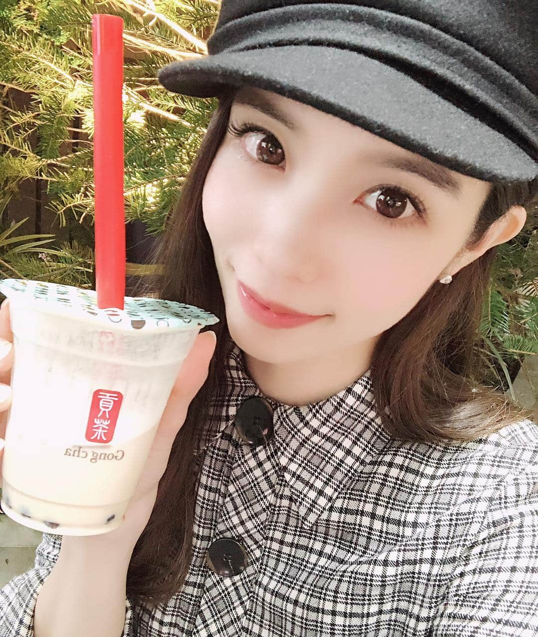 浦田麻緖さんのインスタグラム写真 - (浦田麻緖Instagram)「6月だねーー🥤まだまだブームのタピオカ🌈 #タピオカ #ブーム #gongcha  #ミルクティー #6月 #はじまり」6月1日 8時59分 - mao.urata