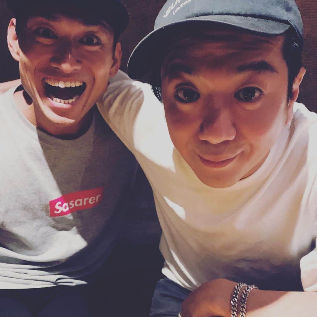 LITTLEのインスタグラム：「@sasarukozee と🍻いい話いっぱい聞いて旅したくなった。 #sasaru #どっか行きてぇ #いや行っちゃわねぇ #最低でも2泊と」