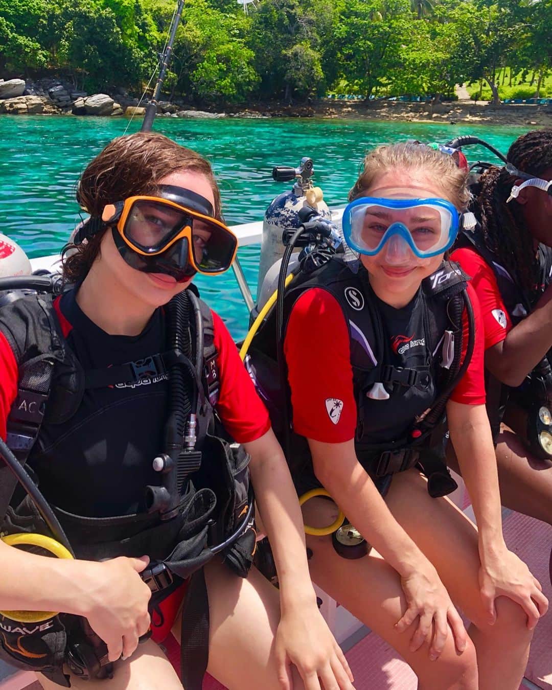 ペイトン・アーンストのインスタグラム：「We got to meet the whole cast of Finding Nemo down here🐠🐟🐡」