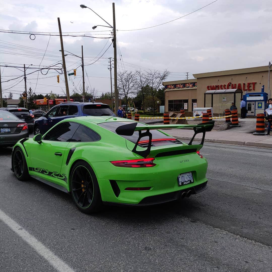 CarsWithoutLimitsさんのインスタグラム写真 - (CarsWithoutLimitsInstagram)「Lizard Green .2 GT3 RS Photo @shaw416  #CarsWithoutLimits #Toronto #Porsche #GT3RS」6月1日 9時23分 - carswithoutlimits