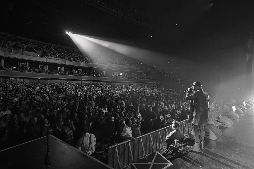 ウィジンさんのインスタグラム写真 - (ウィジンInstagram)「Gracias #houston por rumbear con nosotros #nochedefiesta gracias por no parar de cantar y bailar #comoantestour🌎🥋🥋 @wisinyyandel @livenation @cmnevents #otrosnivelesdije💯💯🔝🔜🔊🎬📈 @bryantbauzo 📸」6月1日 14時52分 - wisin