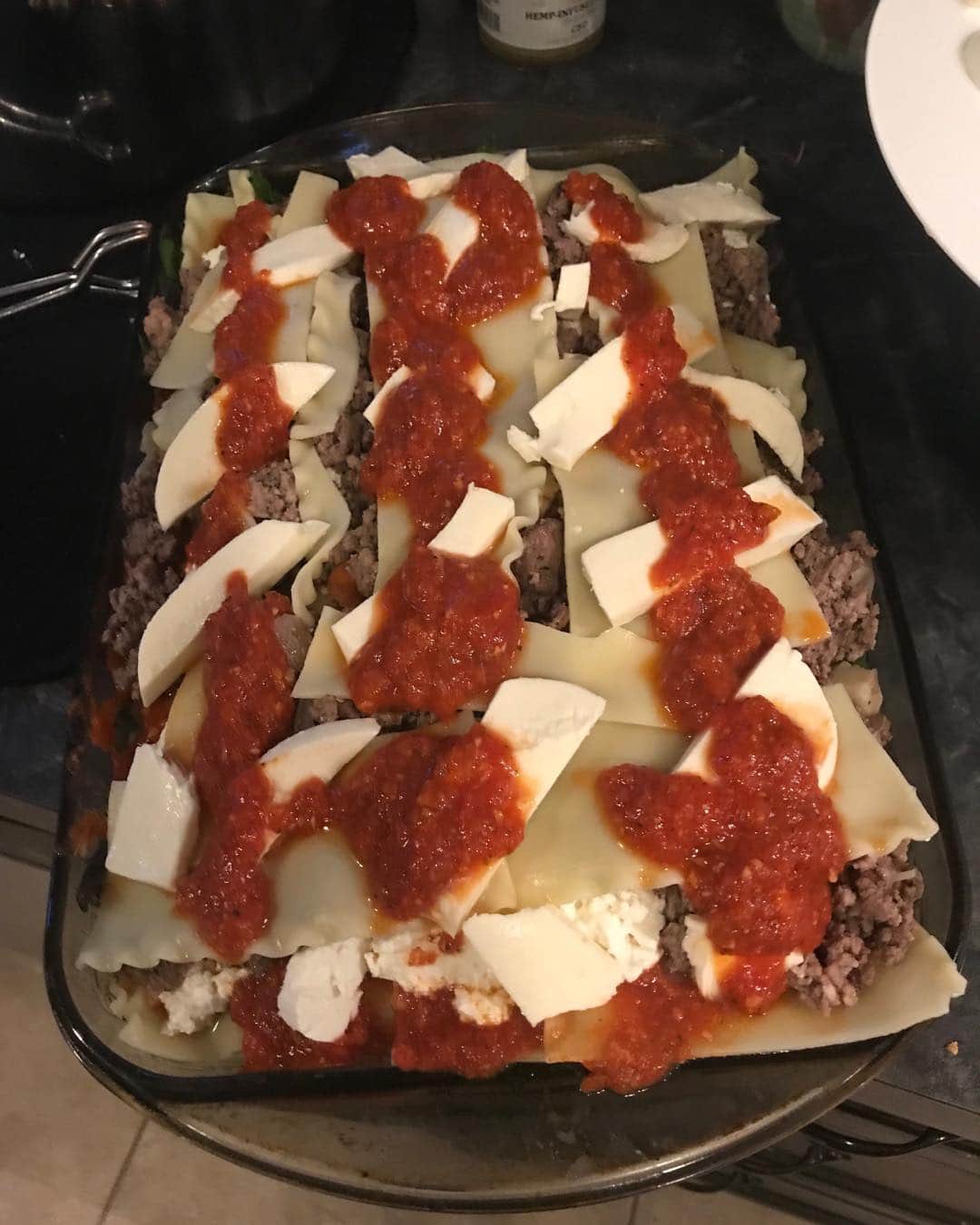 ルイス・ガスマンさんのインスタグラム写真 - (ルイス・ガスマンInstagram)「Left alone in the kitchen to create...what would You call this...? Kale, spinach, mushrooms, carrots, fiddleheads, onions, garlic, sundried tomatoes, basil, oregano, mozzarella, ricotta, goat cheese, marinara w/garlic sauce and semolina pasta...in the oven...who’s coming over? #BoricuaLife #PapiIntheKitchen #QueRico...almost forgot...ground veal and lamb...Y Que?」6月1日 9時29分 - loueyfromthehood