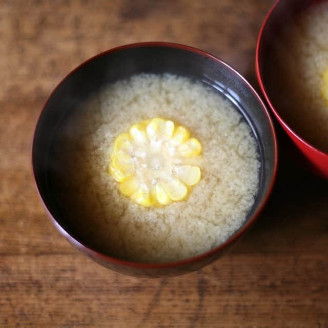 職人.comさんのインスタグラム写真 - (職人.comInstagram)「昨日作った #とうもろこしの味噌汁 です。#安比塗漆器工房 の3.8寸椀がより美味しくさせてくれます。@shokunincom  #職人ドットコム #京都市 #手仕事 #暮らしの道具 #そうだ京都行こう #暮らしを楽しむ #京都旅行 #京都巡り #京都観光 #京都散策 #京都散歩 #モノづくり #ものづくり #工芸品 #民芸 #民藝 #民芸品 #手工芸 #日本製 #とうもろこし #漆器 #安比塗 #安比塗り #味噌汁」6月1日 9時38分 - shokunincom