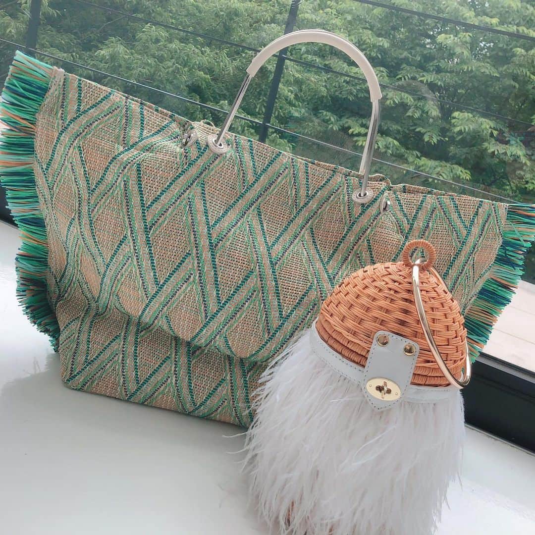 美香さんのインスタグラム写真 - (美香Instagram)「大きなバッグは @fray_id  小さなバッグは @maisonlorna 💚💛💚💛💚💛💚💛💚」6月1日 9時42分 - mikaofficial99