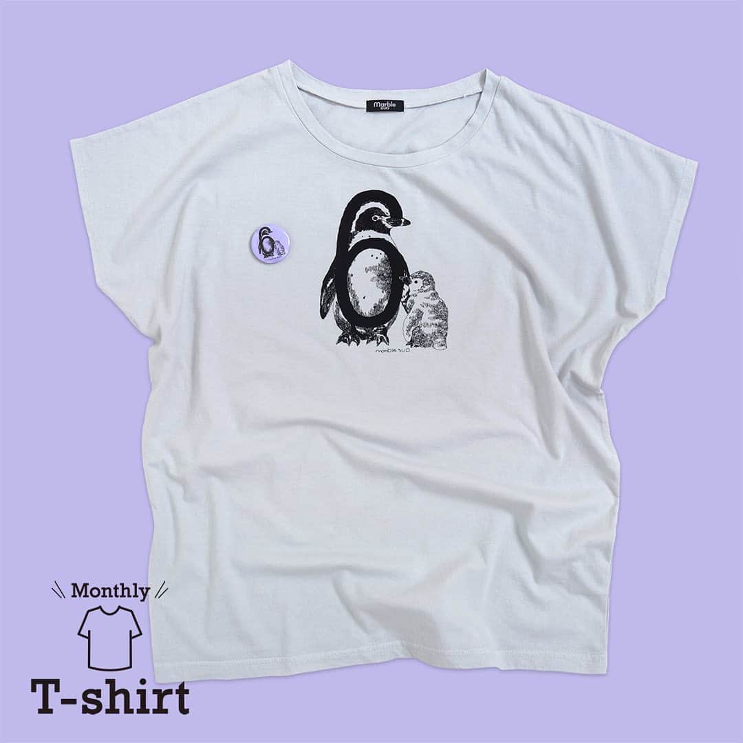 marbleSUD(マーブルシュッド) のインスタグラム：「【Monthly T-shirt】 6月1日(土)発売の「Monthly T-shirt」は…。ペンギンの親子。6の数字に絶妙に重なるペンギン。ボリュームのある髪の毛にも見えて、なんだかちょっと笑えてきます。今回も同じ柄の缶バッジも付きです！ ・ 直営店、online shop共に、1ヶ月限定での発売となっております。数量限定のレアアイテム！月初がチャンスです！この機会にぜひゲットしてくださいね！ ・ 【6月 Monthly T-shirt】 販売期間：6月1日(土)〜30日(日) ※無くなり次第終了 ・ #marblesud #マーブルシュッド #6月 #june #イベント #カレンダー #ラッキーナンバー #マンスリー #tshirt #Tシャツ #限定 #誕生月 #プレゼント #暦 #new #ファッション #夏 #ペンギン #koyomiforyou」
