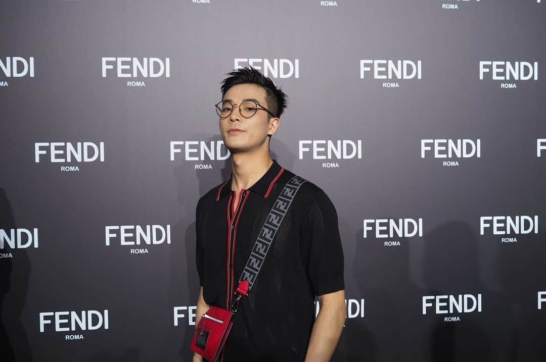 JiweiJWさんのインスタグラム写真 - (JiweiJWInstagram)「Fendi 2019-2020 FW Shanghai fashion show 🙏Fendi🙏 @fendi #fendi #fashion#show」6月1日 9時53分 - jiweijw