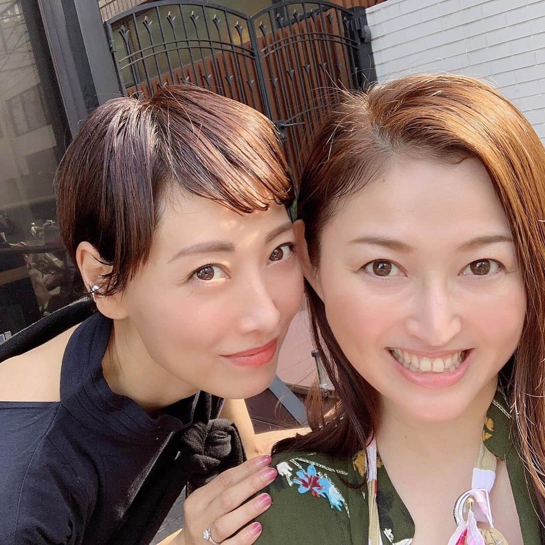 大塚良子さんのインスタグラム写真 - (大塚良子Instagram)「Lunch time with @hisae0306 ﻿ 久恵とランチへ﻿ サプライズでそら君と娘の〝もうすぐ1才〟プレート✨  次会う時は2人とも成長してるだろうなあ。﻿ 楽しみだね！ありがとう♡﻿ ﻿ #懐かしのワンギャル同期 ﻿ #tokyo #japan #life」6月1日 9時56分 - ryokokonami