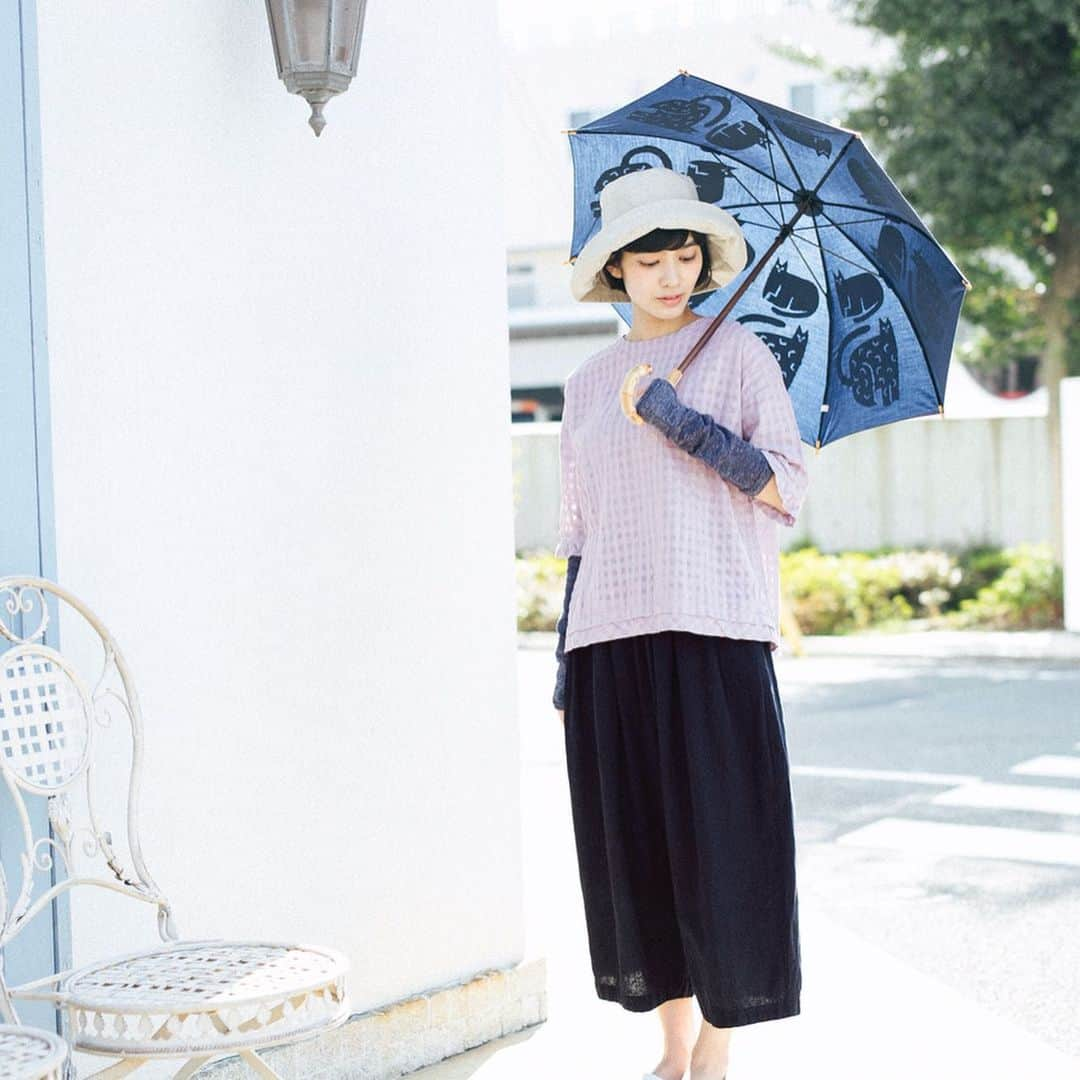 ナチュランさんのインスタグラム写真 - (ナチュランInstagram)「夏の帽子﻿ ﻿﻿﻿﻿﻿﻿﻿ 紫外線が気になる季節。 おしゃれな帽子をかぶって、お出かけしたいですね。﻿ ﻿ ﻿ ﻿﻿﻿﻿﻿ -----------﻿﻿﻿﻿﻿﻿﻿ ■ Chloe/クロエ ラフィア女優帽［BPK-2G18-0846-B］﻿ 埼玉県の伝統工芸品に認定されている田中帽子店の麦わら帽子。﻿﻿ まるいシルエットに広いツバが特徴の帽子は、折りたたんで持ち運びできる便利なデザイン。﻿ ﻿﻿ ﻿ -----------﻿﻿﻿﻿﻿﻿﻿ ■ アンダリ　ハット　ティアー［SSI-2G30-0907-D］﻿ 布帛とペーパーの異素材組み合わせが目を惹くデザインのハット。﻿ 柔らかくも適度にハリのある素材で、シンプルで女性らしいシルエットが魅力的。﻿ ﻿ ﻿ -----------﻿﻿﻿﻿﻿﻿﻿ ■ andari hat［ADP-2G29-0879-B］﻿ ペーパー素材で細かく編んだハットは、つば先にワイヤーが入っているので、好みの形にアレンジ可能。﻿ 折りたためるので持ち運びにも便利です。﻿ ﻿ ﻿ -----------﻿﻿﻿﻿﻿﻿﻿ ■ Carla/カーラ ボーラー型［BPK-2G18-0840-A］﻿ ひとつひとつ熟練の職人の手により作られている、田中帽子店の麦わら帽子。﻿ 丸い形と短いつばが特徴のボーラーハットは、柔らかな曲線でやさしい印象に。﻿ ﻿ ﻿ -----------﻿﻿﻿﻿﻿﻿﻿ ■ リネン　ストール　ハット［SSI-2G30-0908-D］﻿ ﻿﻿﻿﻿毎年人気のファブリックハット。﻿ ナチュラルな表情が魅力的なリネン素材で、カジュアルアイテムも取り入れやすい大人仕様。﻿ ﻿ ﻿﻿﻿ ﻿ ------------------------------﻿﻿﻿﻿﻿﻿﻿ ▶️お買いものは写真内のタグをタップしてくださいね。またはプロフィールからもナチュランへリンクしています。→@natulan_official﻿﻿﻿﻿﻿﻿﻿ ﻿﻿﻿﻿ ▶️写真内のタグは、販売中でも消えている場合がございます。ぜひ、ナチュランの検索窓から、商品コード又は商品名を、検索してみてくださいね。﻿﻿﻿﻿﻿﻿﻿ ﻿﻿﻿﻿ ▶️プロフィール画面では、季節のおすすめ商品や、再入荷情報をご紹介しています。ぜひ、ご覧くださいませ。→@natulan_official﻿﻿﻿﻿﻿﻿﻿ ﻿﻿﻿﻿﻿﻿﻿ -----------﻿﻿﻿﻿﻿﻿﻿ #lifewear #linendress #今日のコーデ #コーディネート #ファッション #ナチュラル #ナチュラン #natulan #日々の暮らし #暮らしを楽しむ #シンプルライフ #シンプルコーデ #シンプル #暮らし #夏コーデ #大人コーデ #コットン #リネン #ワンピース #ワンピースコーデ #田中帽子店 #田中帽子 #麦わら帽子 #ease #イーズ #帽子 #ハット」6月1日 10時04分 - natulan_official