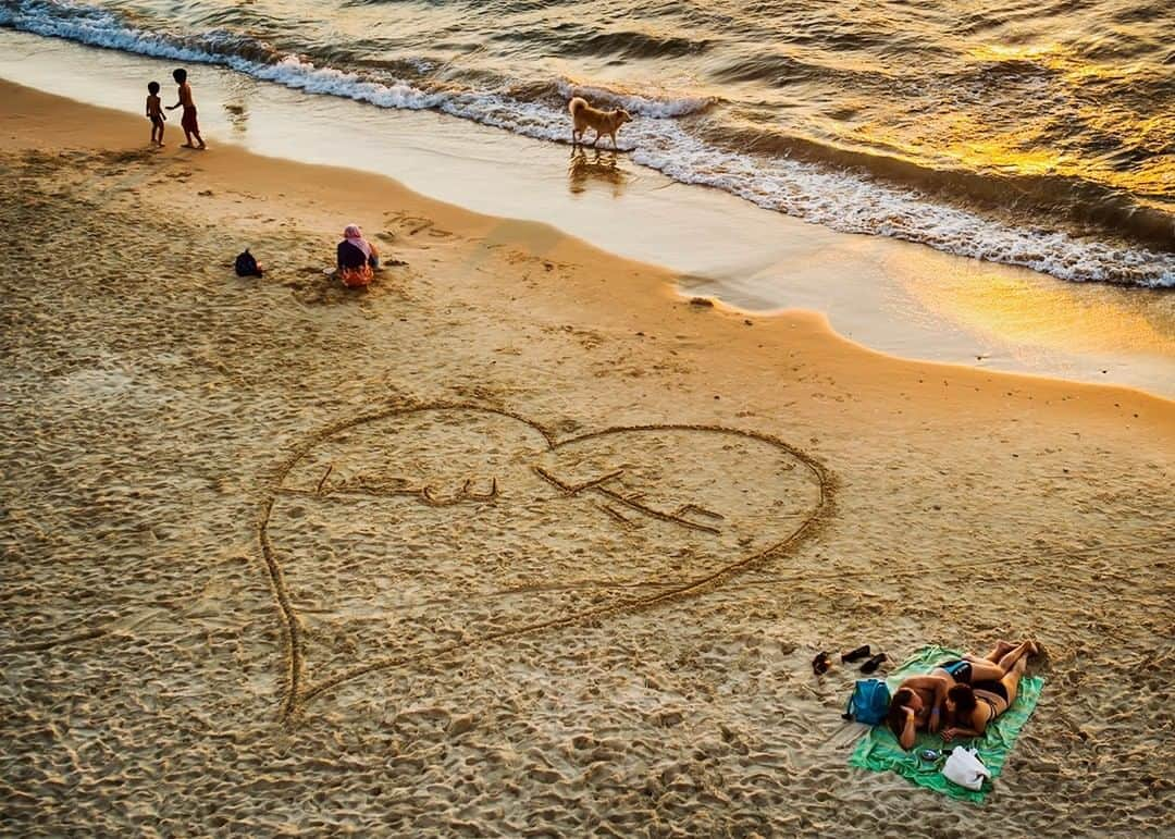 National Geographic Travelさんのインスタグラム写真 - (National Geographic TravelInstagram)「Photo by @dina_litovsky | The last sun rays of the day glow gold on a beach in Jaffa, Tel Aviv, Israel. The ancient port of Jaffa is the oldest part of the city.  Follow @dina_litovsky for more images.」6月1日 10時05分 - natgeotravel