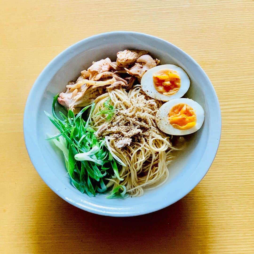 のインスタグラム：「香港で買ってきたインスタント蝦子麺。」